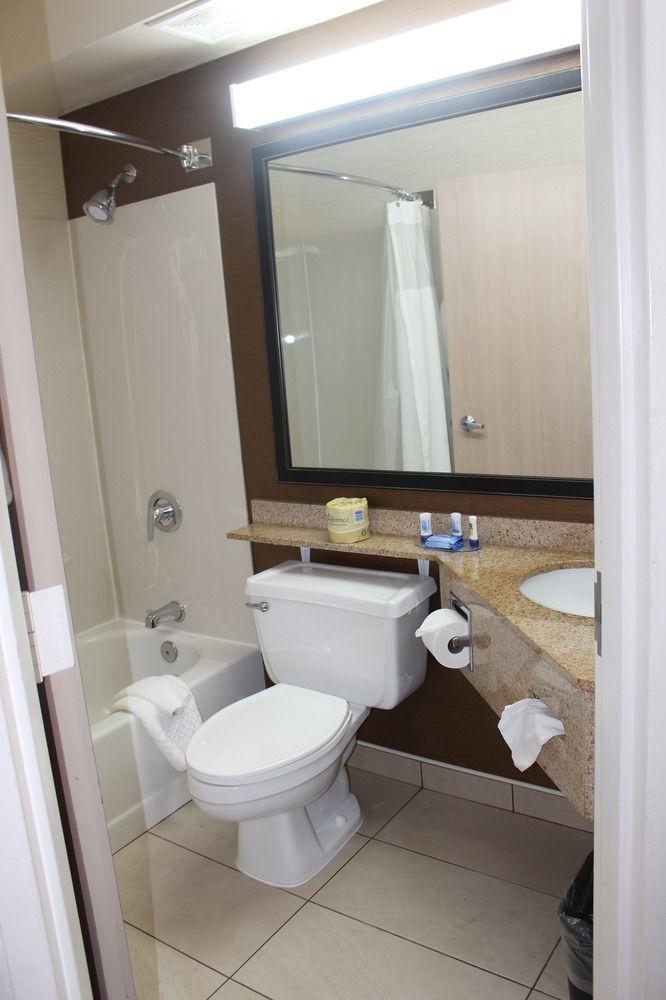 Hotel Fairfield & Kansas 3*