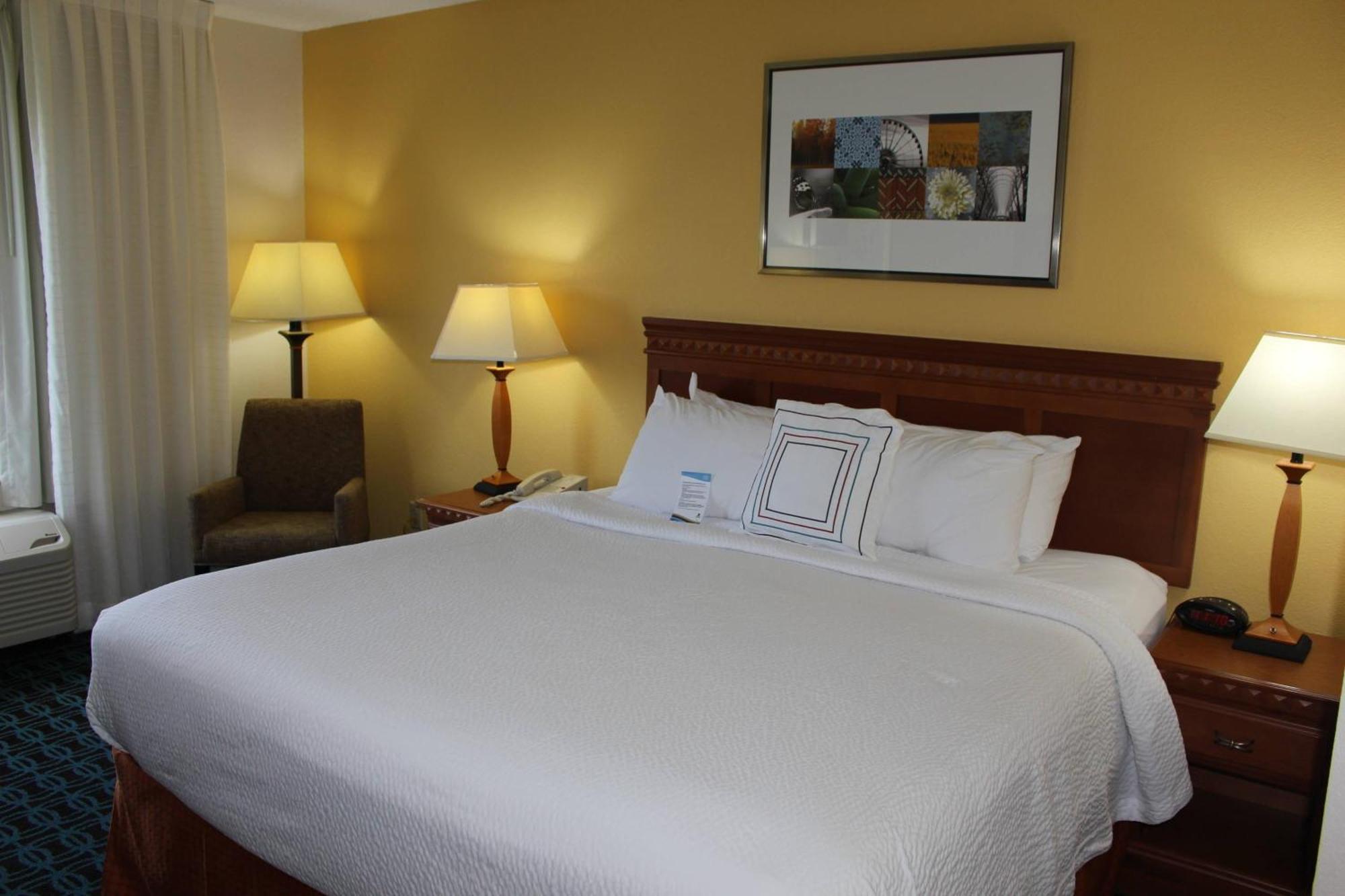 Fairfield & Kansas Hotel 3*