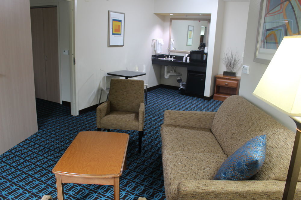 Hotel Fairfield & Kansas Liberty